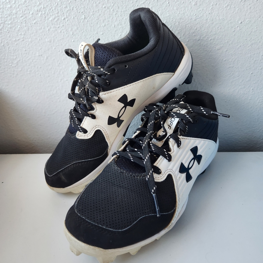 Under Armor Unisex-Child Leadoff Low Rm Jr. Baseball Shoes USED